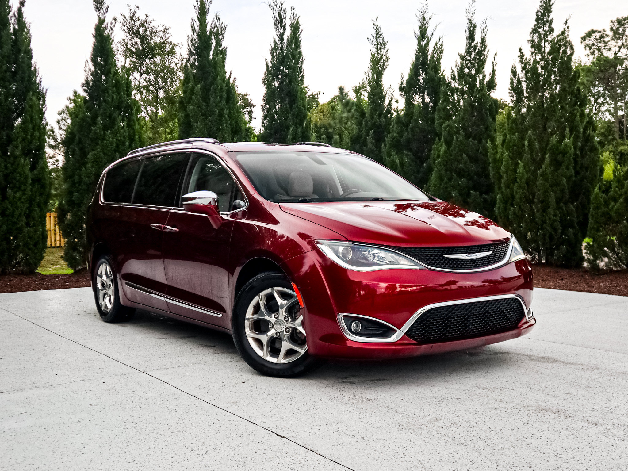 Used 2017 Chrysler Pacifica Limited FWD video 2