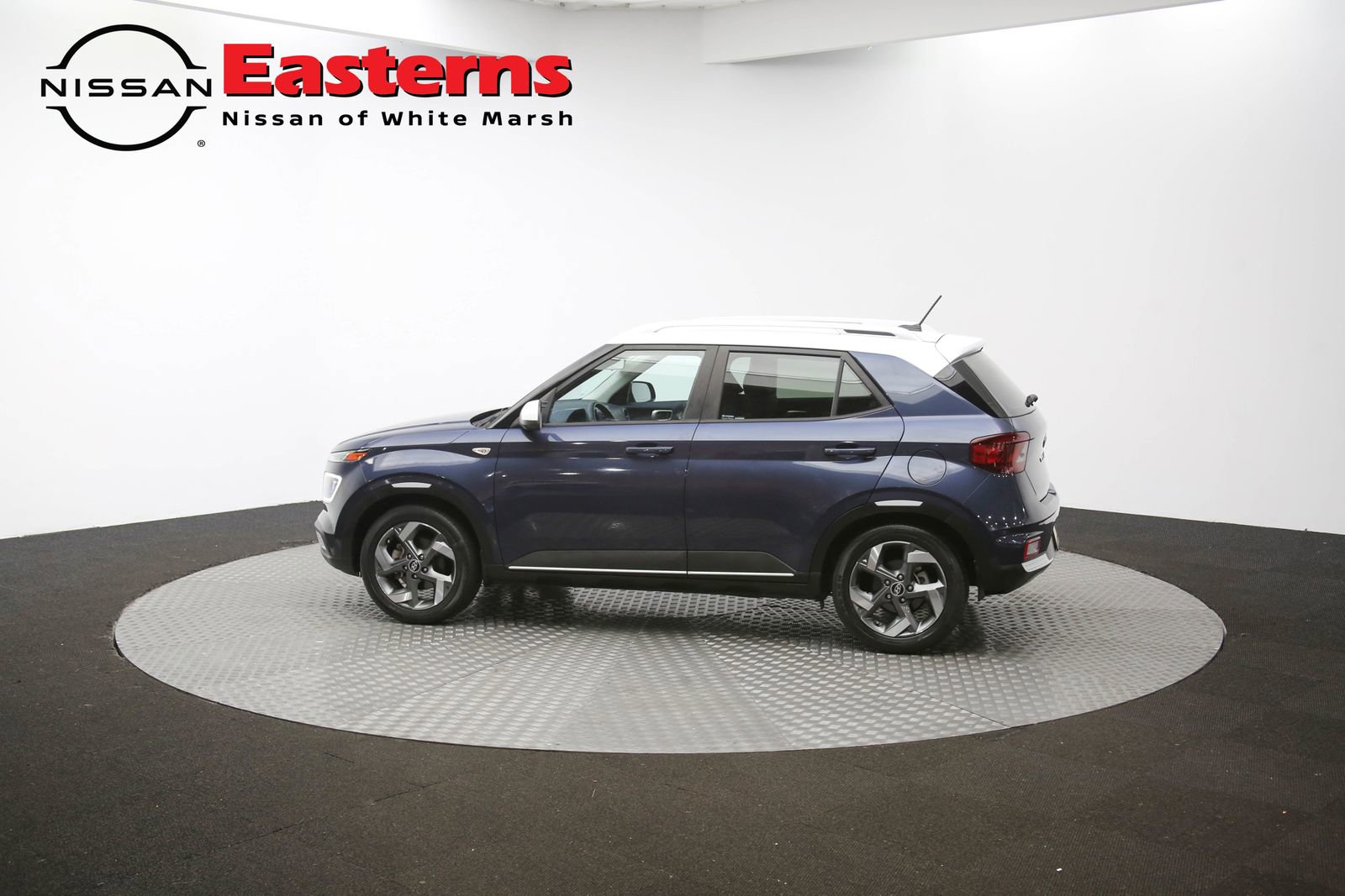 Used 2023 Hyundai Venue Limited image 98