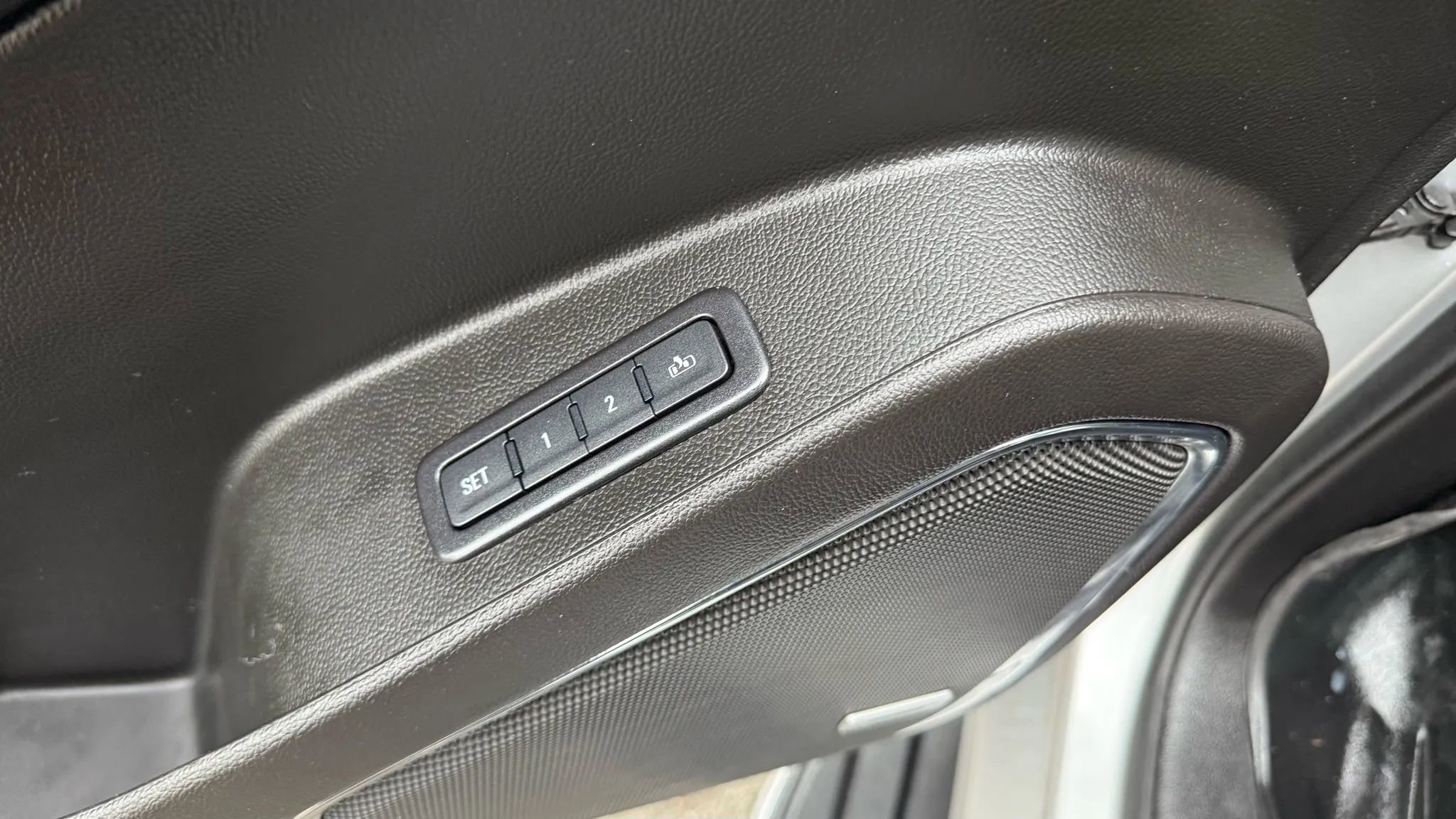 Used 2018 GMC Yukon SLT w/ Open Road Package image 10