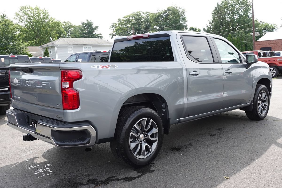 Used 2024 Chevrolet Silverado 1500 LT AWD/4WD image 3