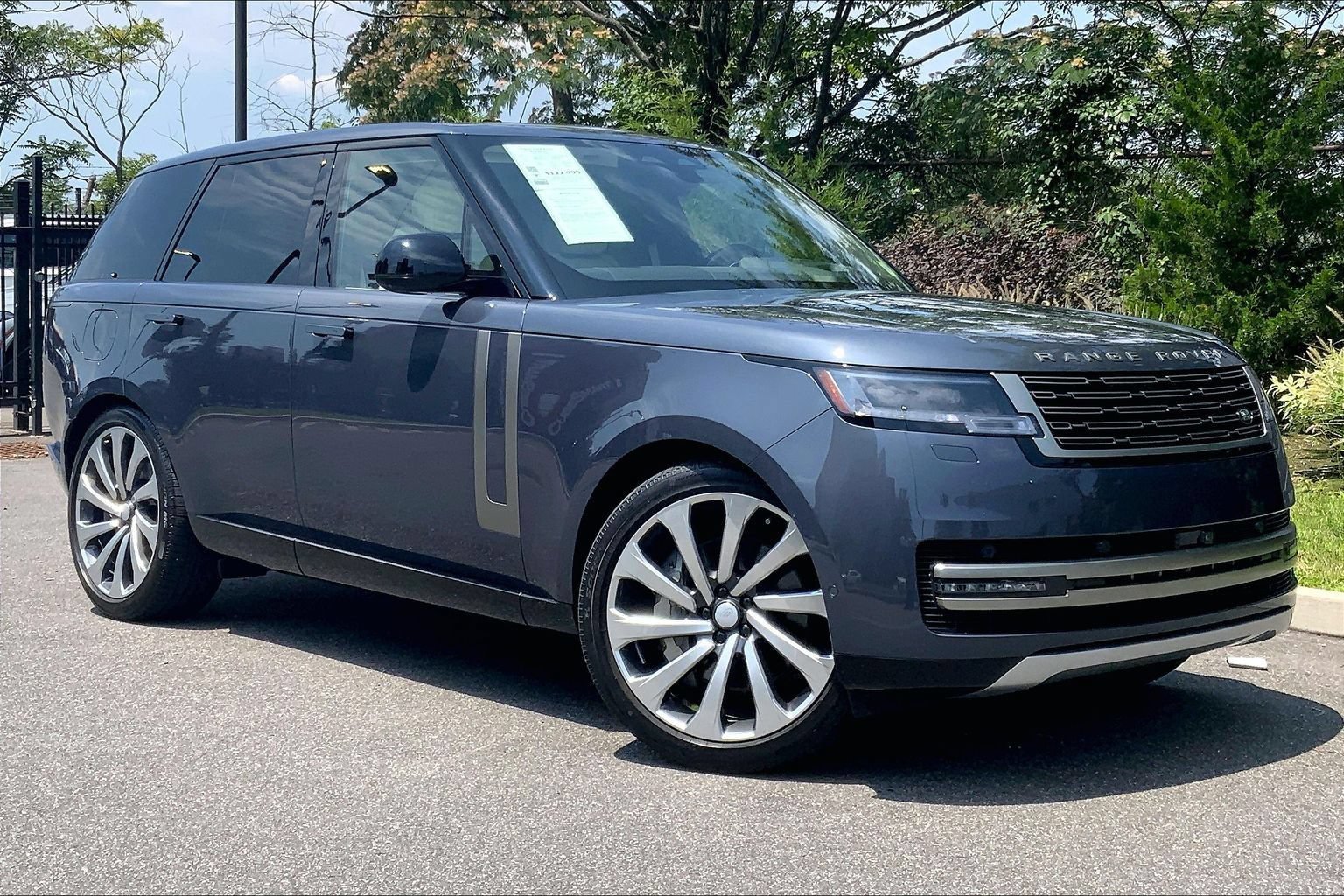 Certified 2025 Land Rover Range Rover SE AWD/4WD image 2