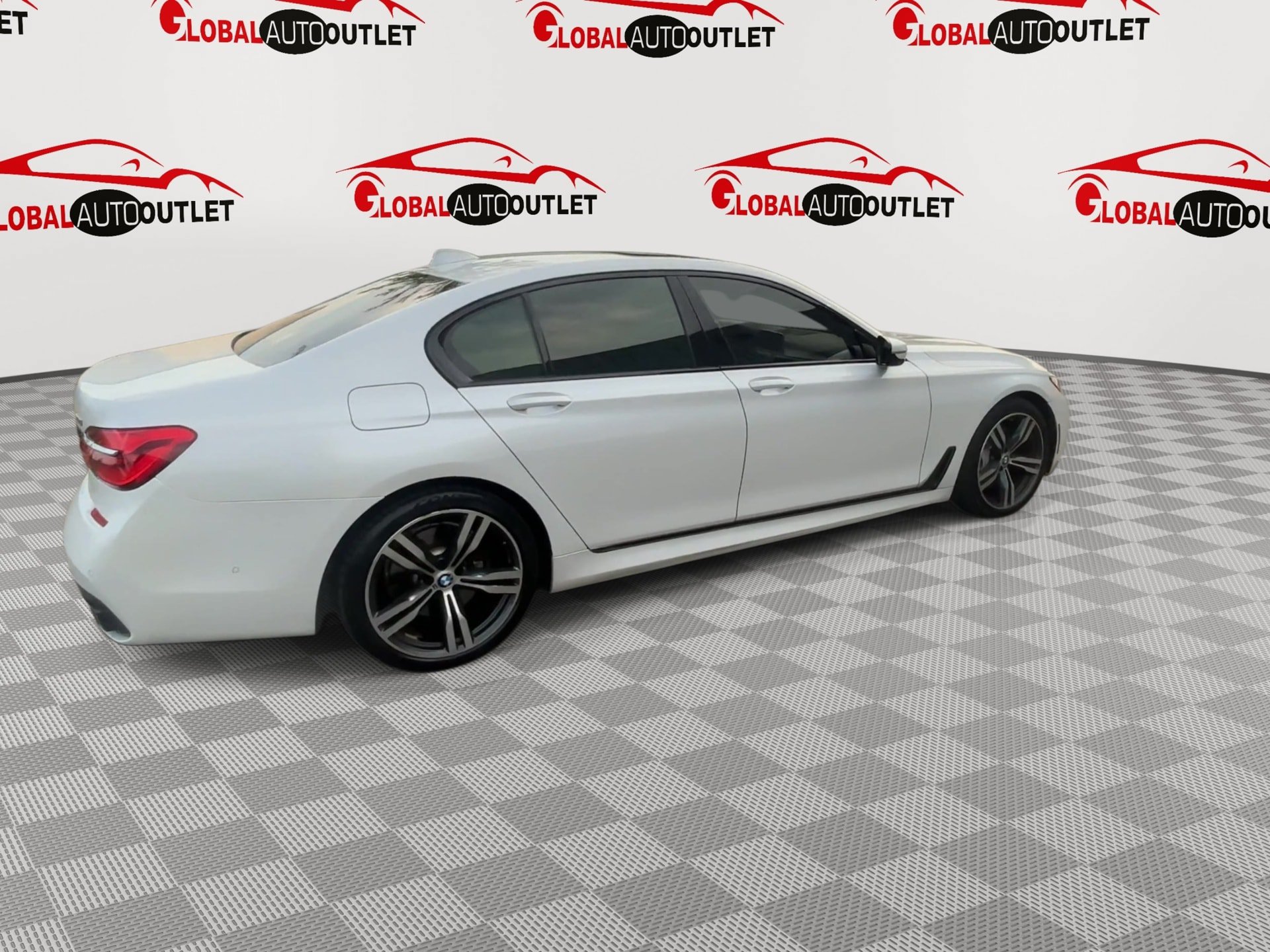 Used 2018 BMW 750i xDrive w/ Executive Package AWD/4WD image 8