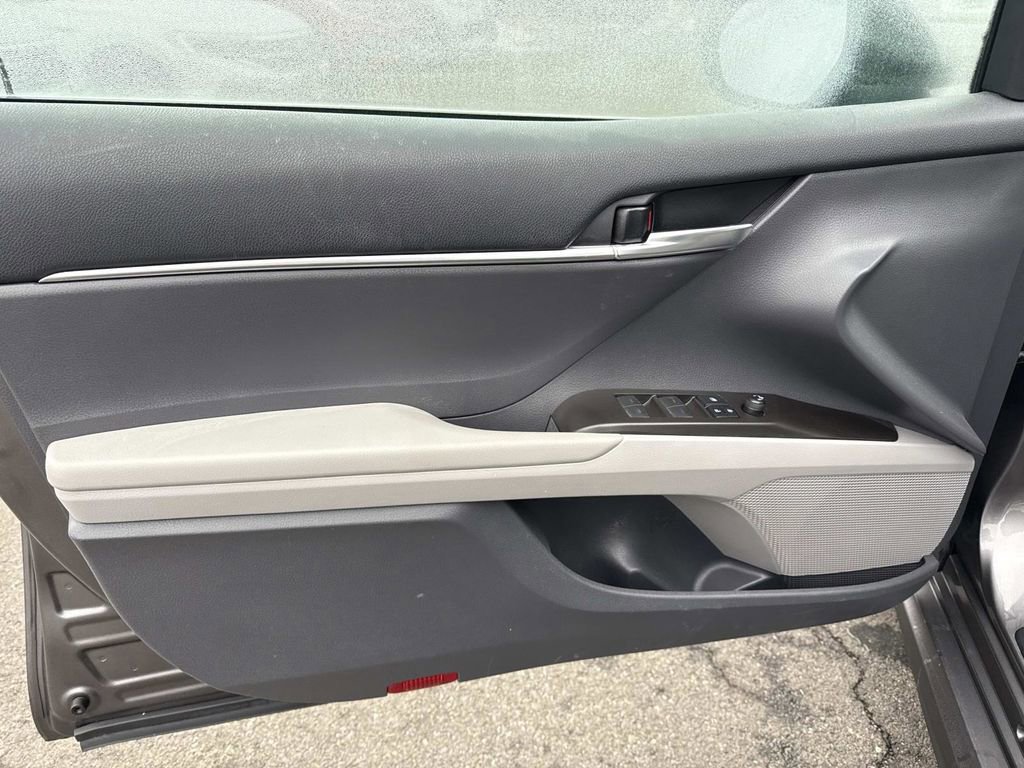 Used 2021 Toyota Camry SE FWD image 9