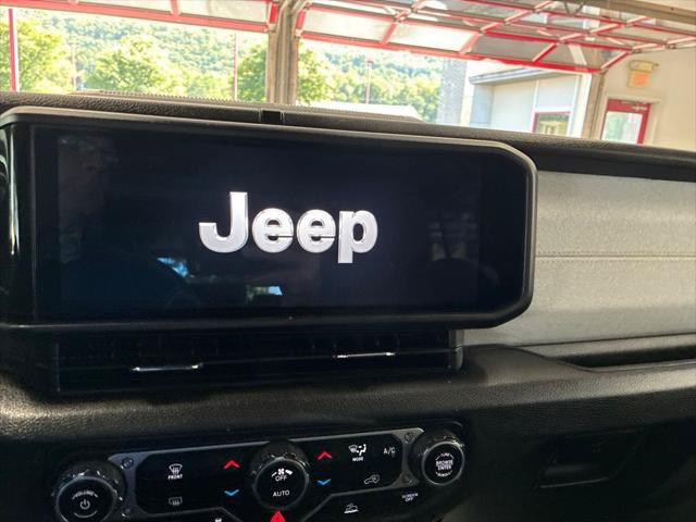 Certified 2024 Jeep Wrangler Unlimited AWD/4WD image 43