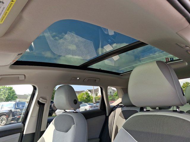 Certified 2023 Volkswagen Taos SE w/ Panoramic Sunroof Package AWD/4WD image 18