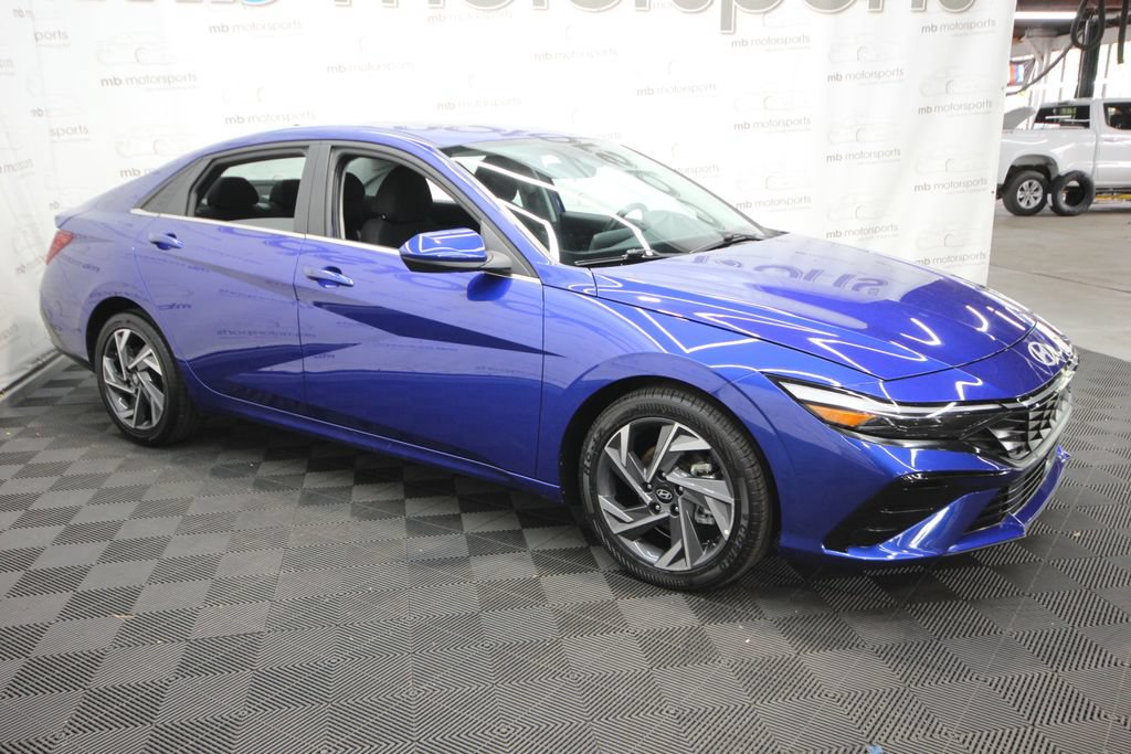 Used 2025 Hyundai Elantra SEL FWD image 8