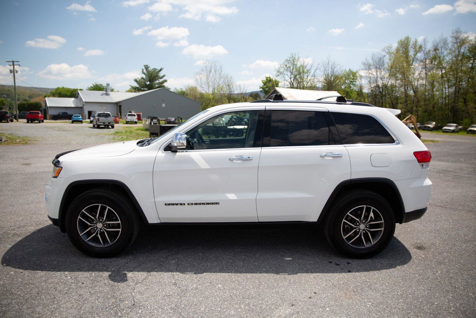 Used 2017 Jeep Grand Cherokee Limited AWD/4WD image 8