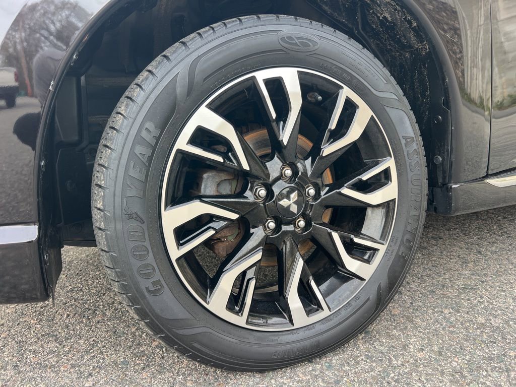 Used 2018 Mitsubishi Outlander 4WD Plug-In Hybrid image 10