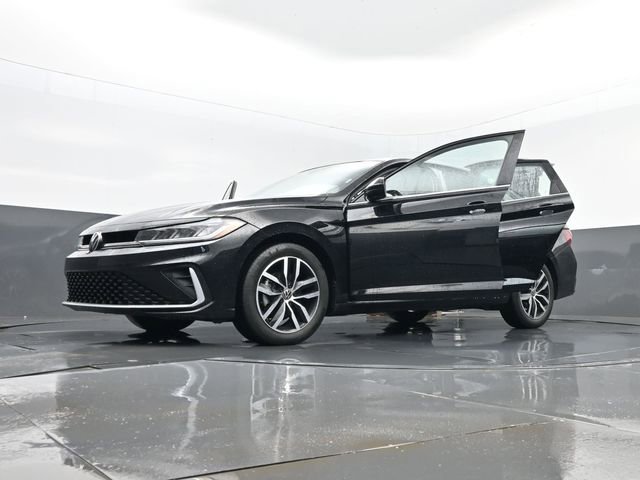 Used 2025 Volkswagen Jetta SE FWD image 32