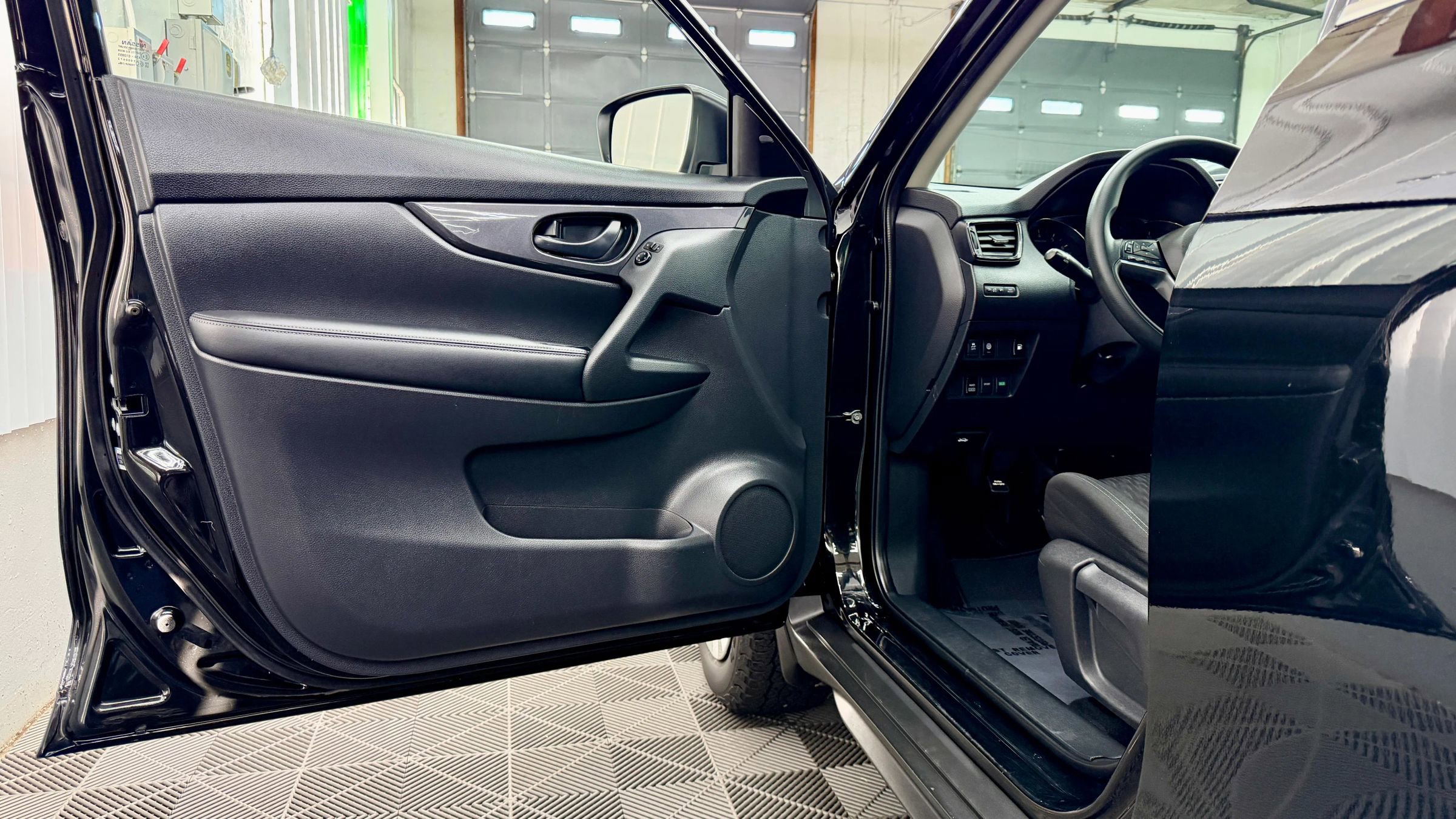 Used 2019 Nissan Rogue S image 5