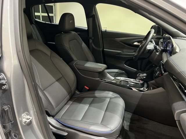 Certified 2025 Buick Envista Sport Touring w/ Experience Buick Package FWD image 23