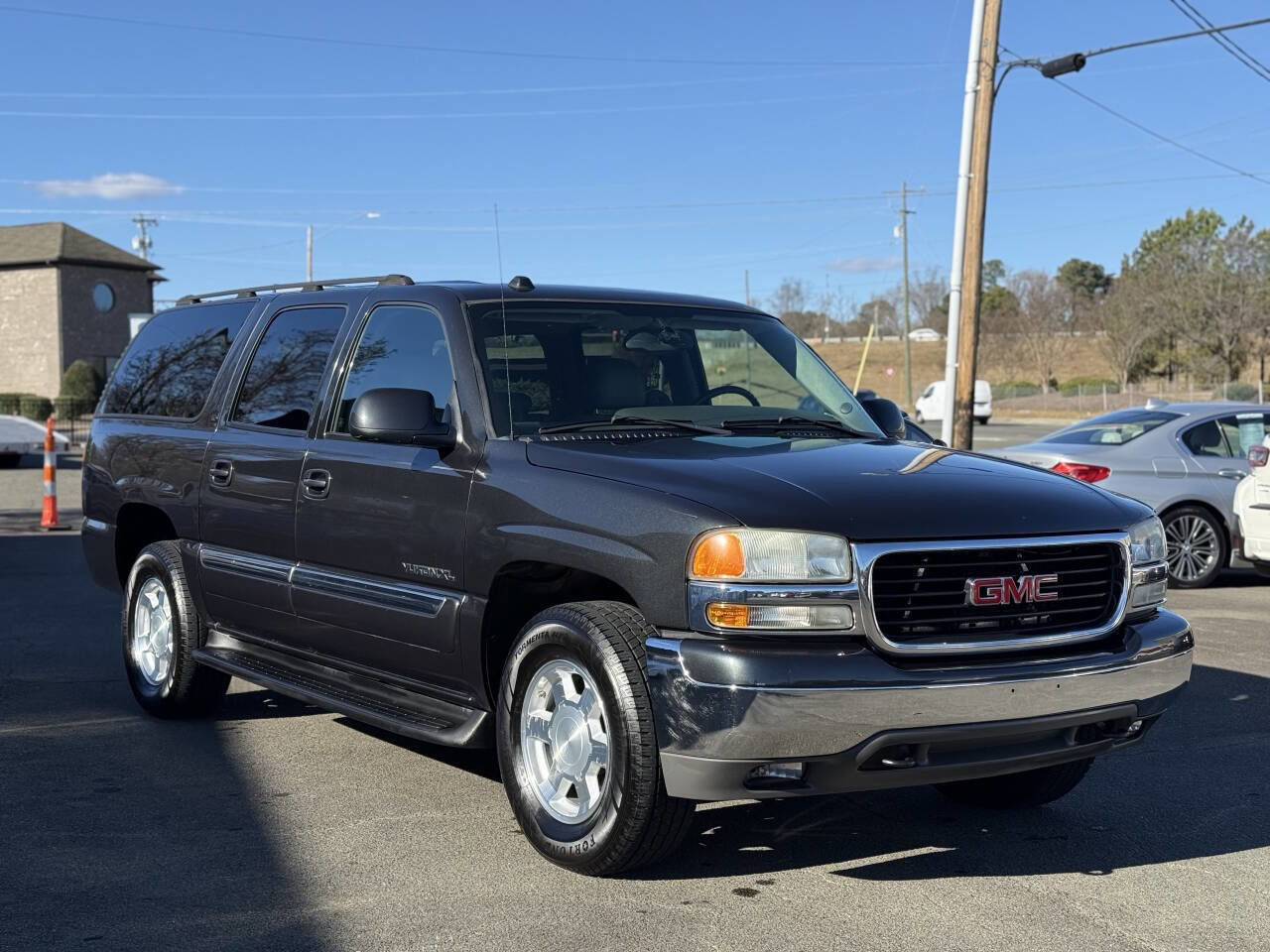 Used 2004 GMC Yukon XL SLT w/ Preferred Equipment Group image 2