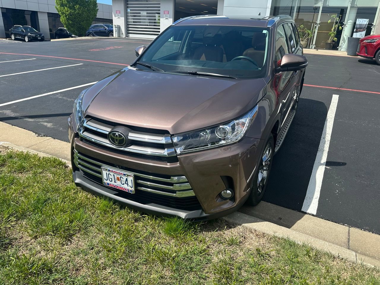 Used 2018 Toyota Highlander Limited Platinum FWD image 3