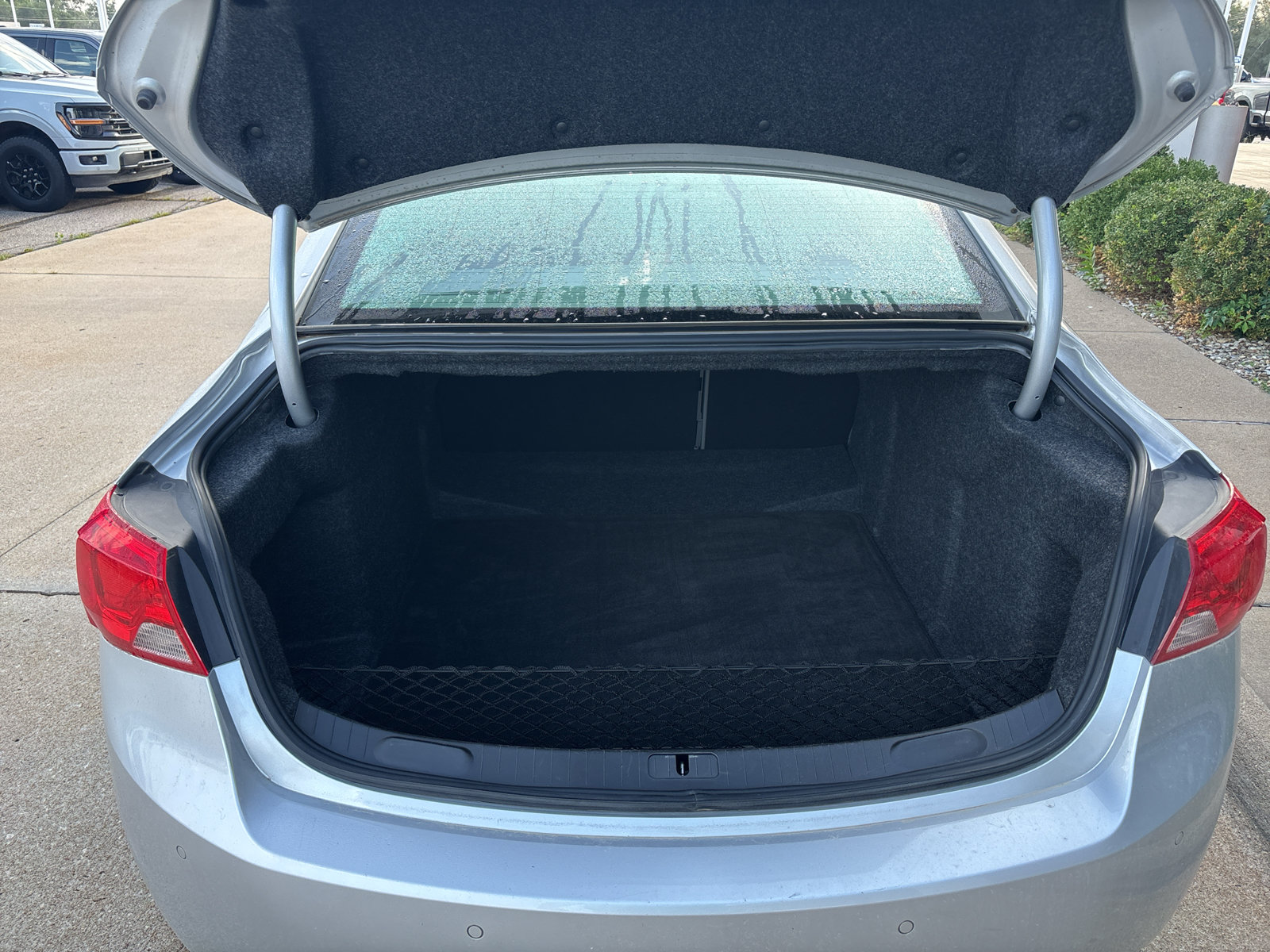 Used 2017 Chevrolet Impala LT w/ Leather Package FWD image 10
