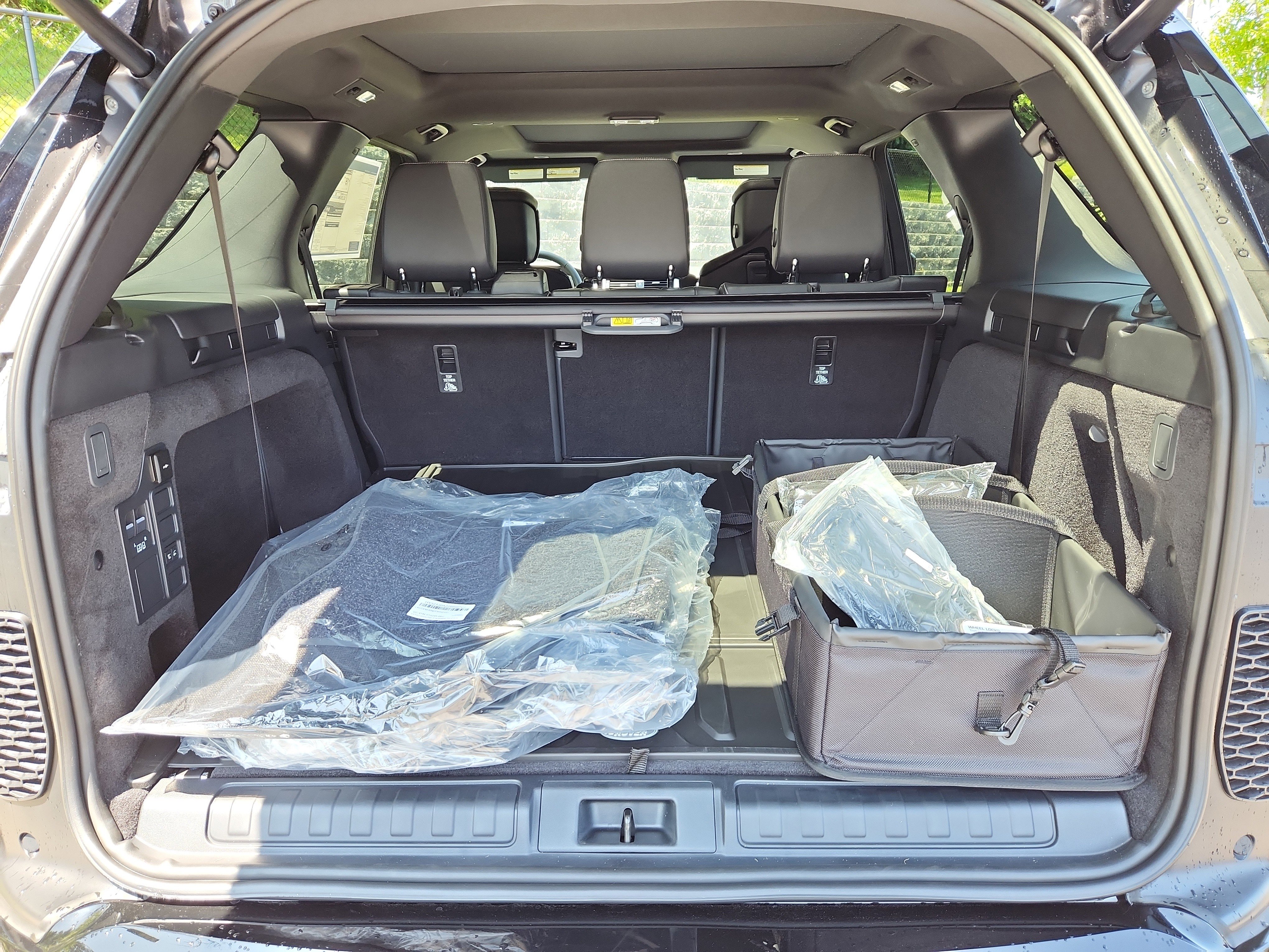 New 2025 Land Rover Discovery Dynamic SE image 13