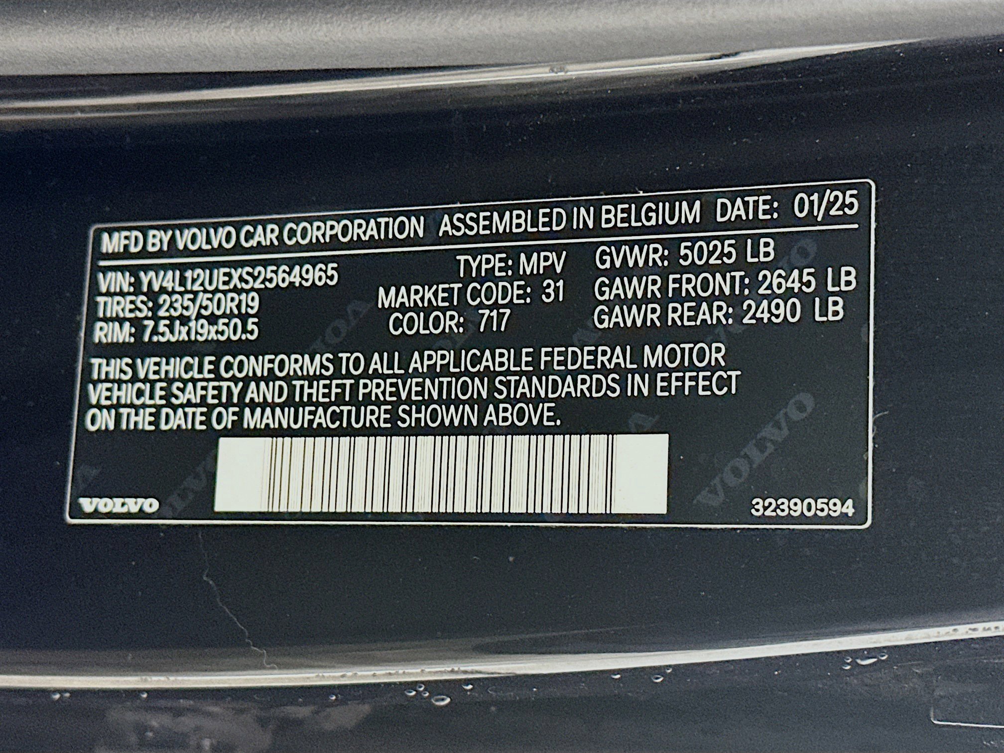 Used 2025 Volvo XC40 B5 Plus image 12