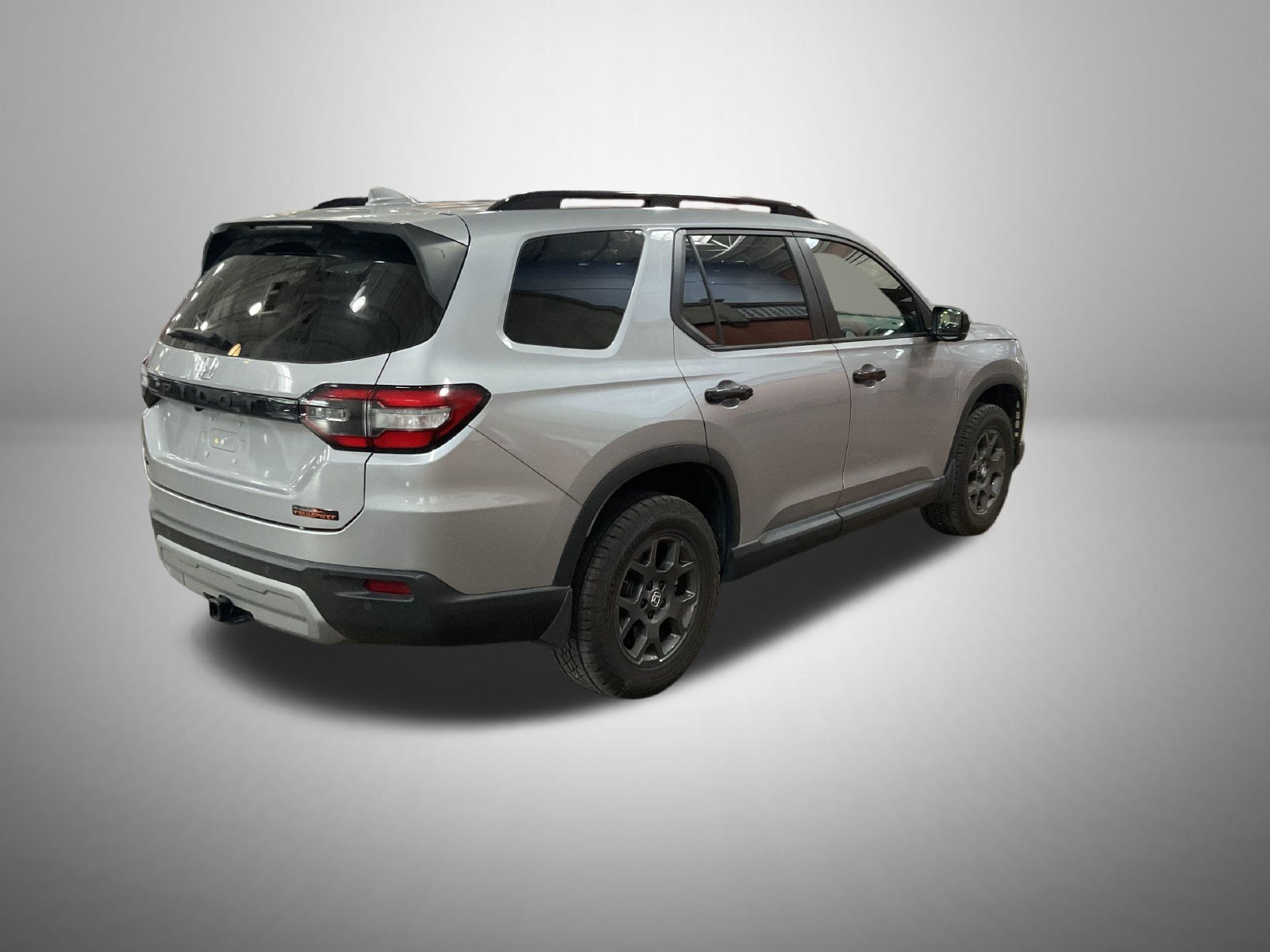 Used 2025 Honda Pilot TrailSport image 3