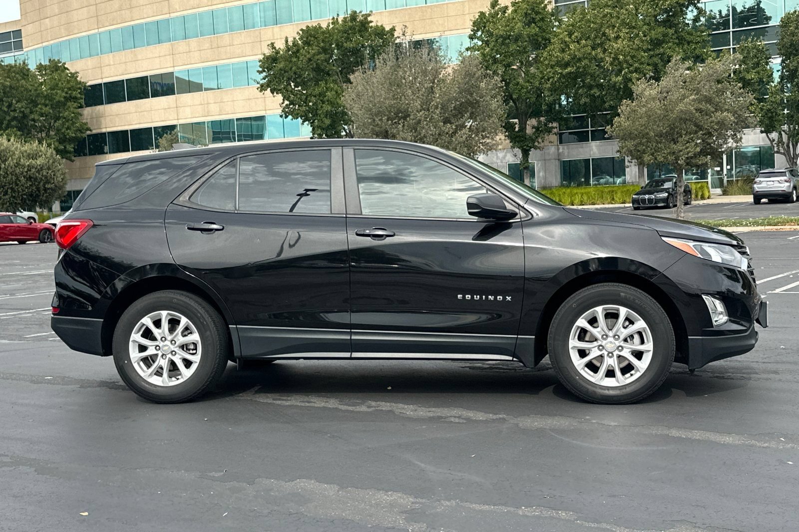 Used 2020 Chevrolet Equinox LS FWD image 3