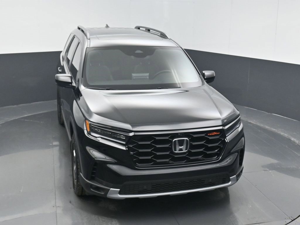 Used 2025 Honda Pilot TrailSport image 6
