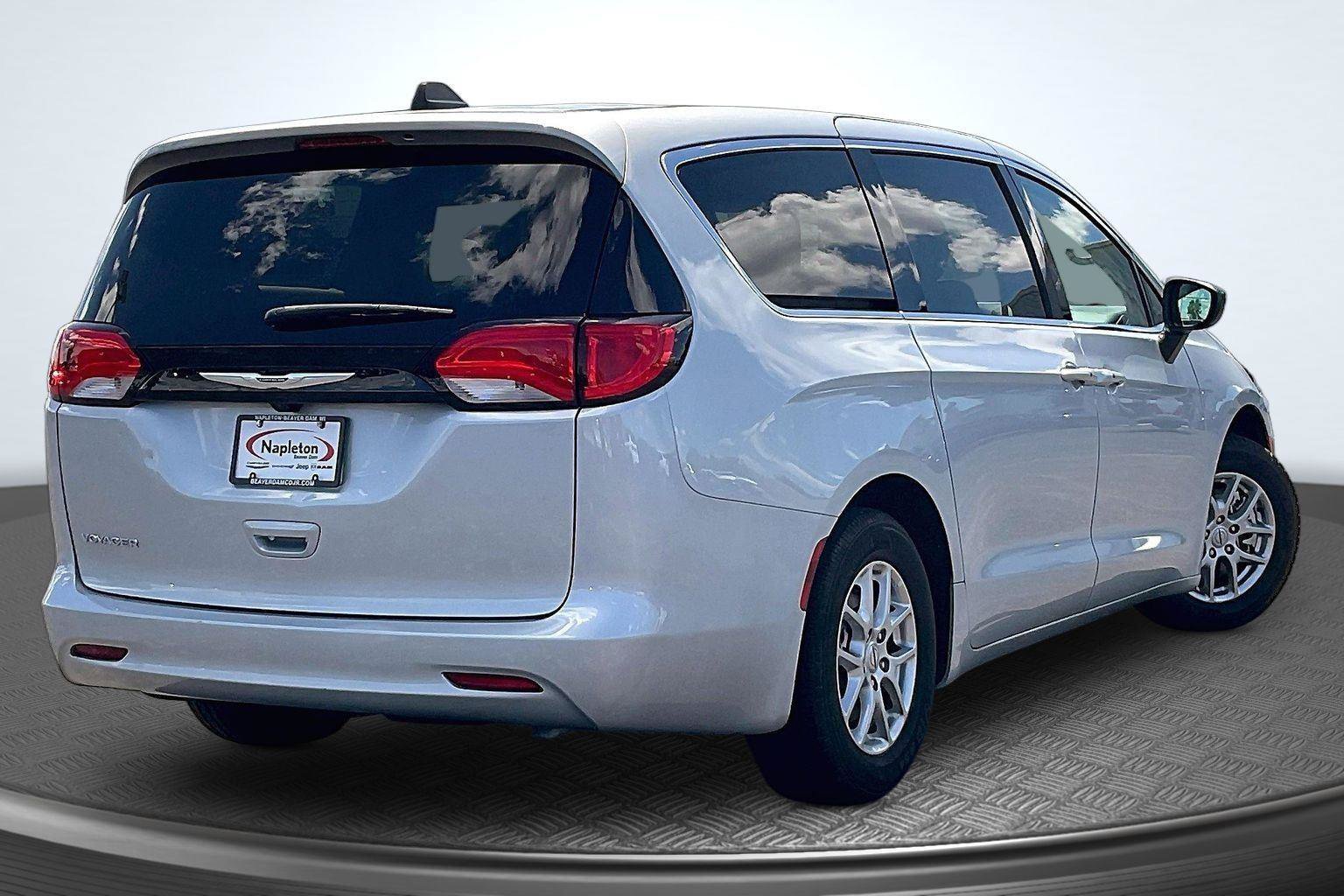Used 2024 Chrysler Voyager LX FWD image 2