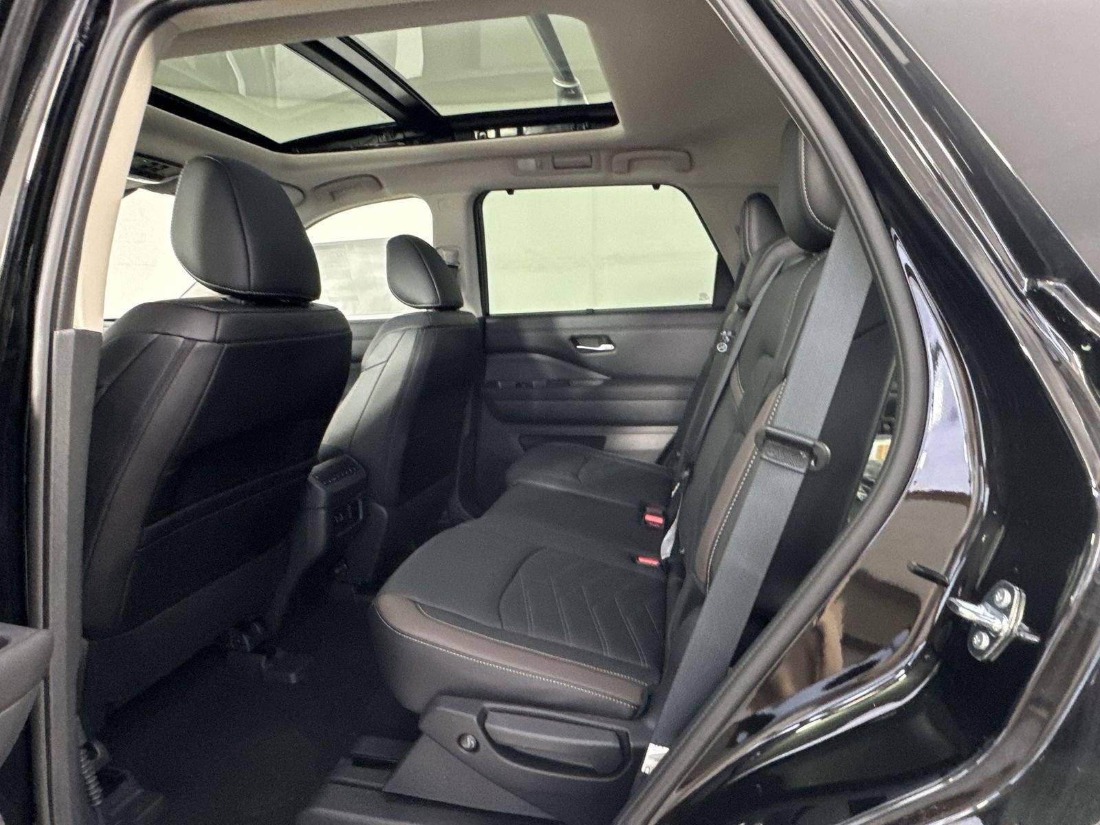 New 2025 Nissan Pathfinder Platinum w/ Cargo Package image 23