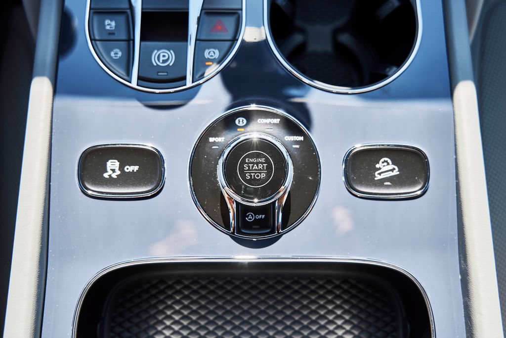 Used 2025 Bentley Bentayga Extended Wheelbase AWD/4WD image 67