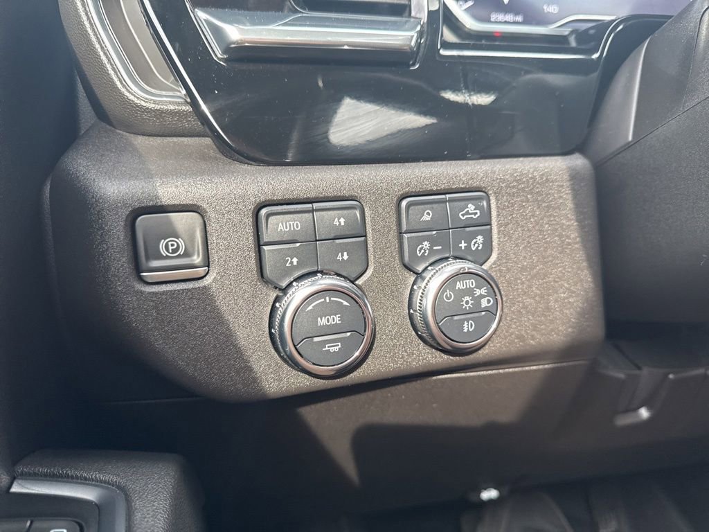 Used 2025 GMC Sierra 2500 SLT image 27