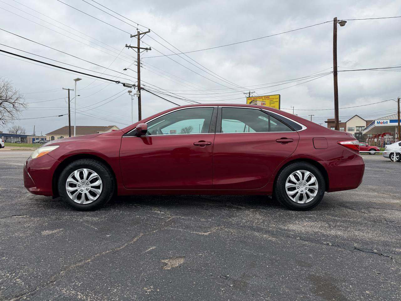 Used 2016 Toyota Camry LE image 8