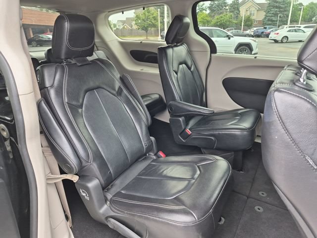 Used 2022 Chrysler Pacifica Touring-L FWD image 28