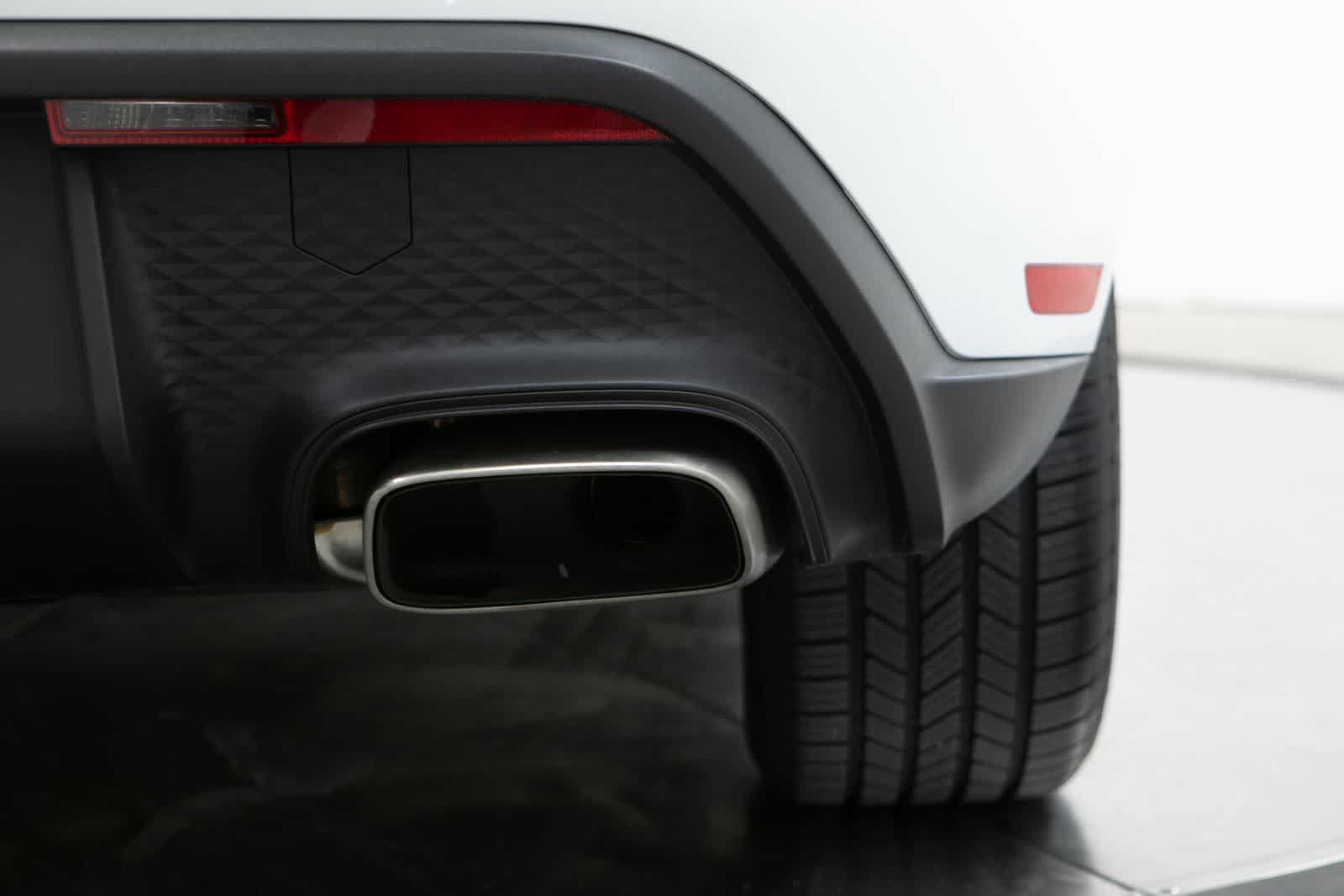 Certified 2025 Porsche Macan AWD/4WD image 37