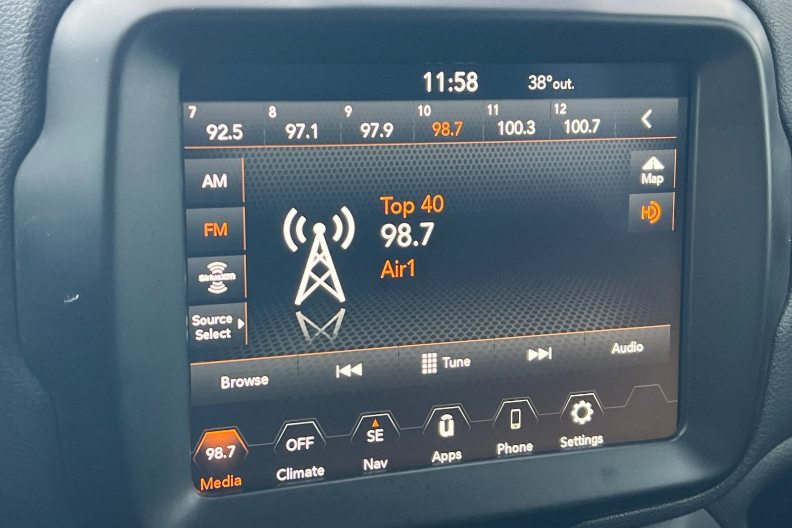 Used 2023 Jeep Renegade Latitude image 16