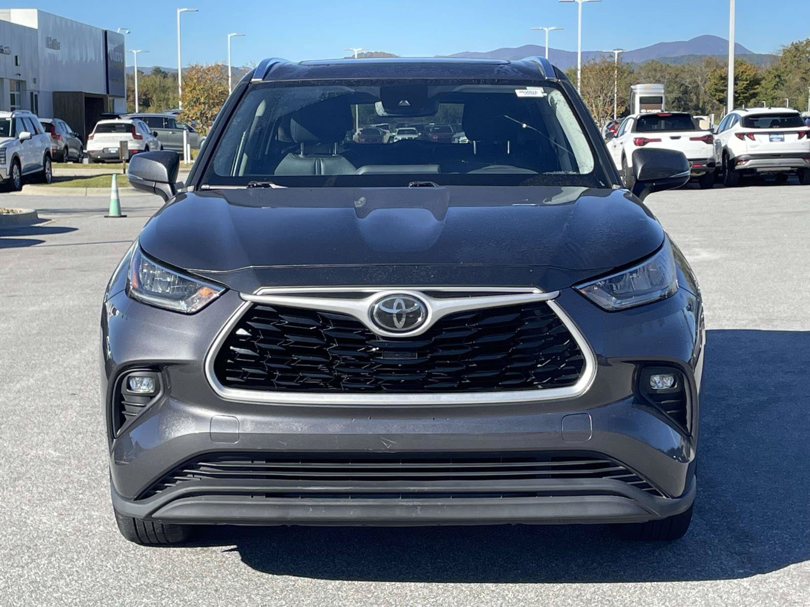 Used 2020 Toyota Highlander XLE FWD image 23
