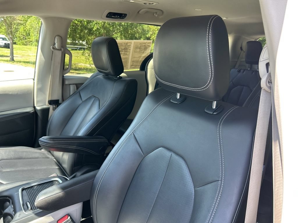 Used 2024 Chrysler Pacifica Limited FWD image 21