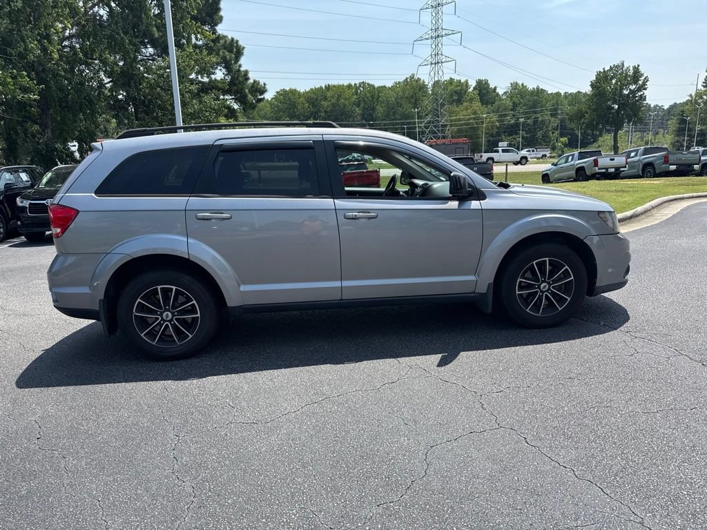 Used 2018 Dodge Journey SXT w/ Connectivity Group FWD image 6