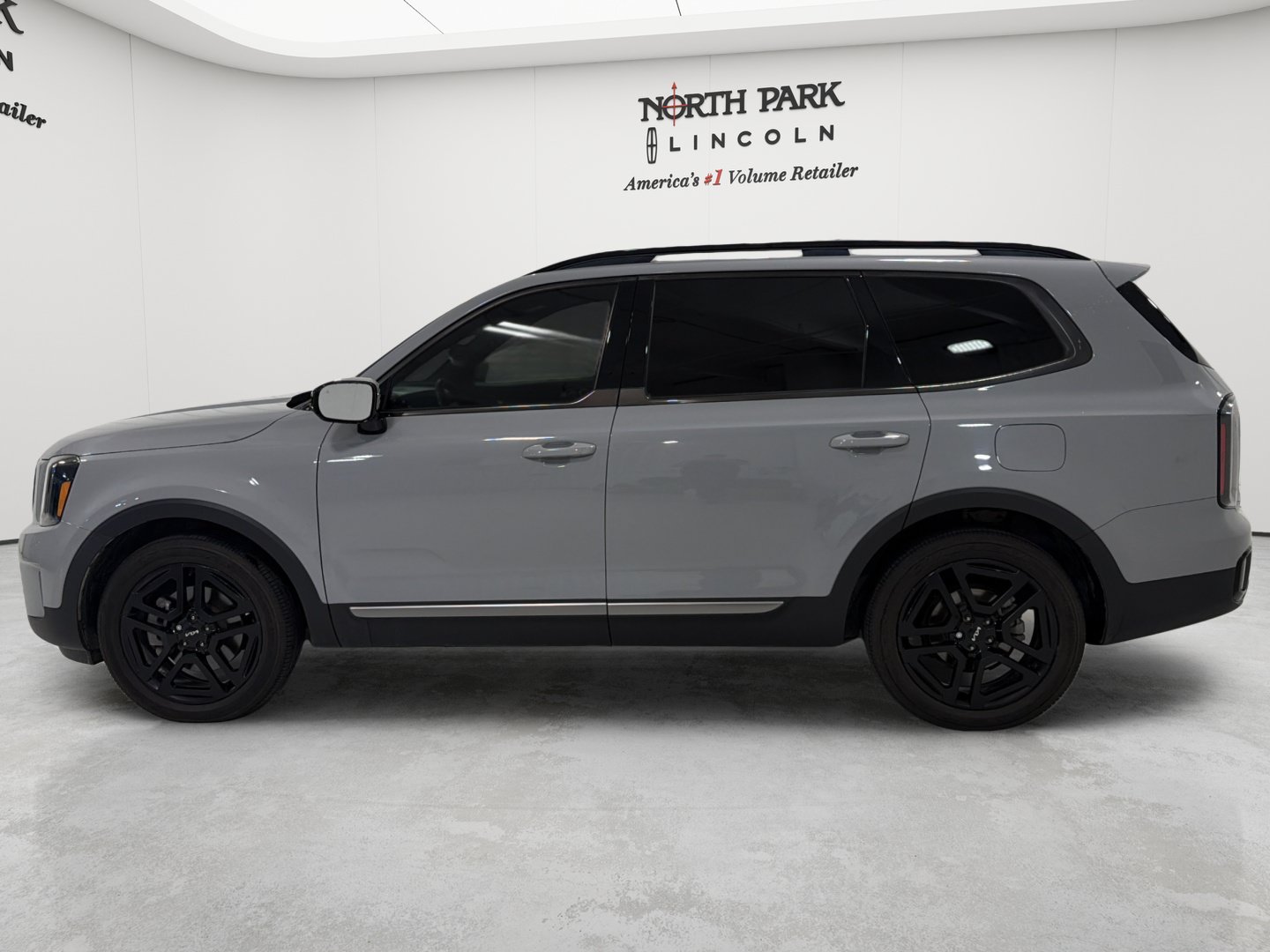 Used 2023 Kia Telluride SX Prestige X-Line AWD/4WD image 2