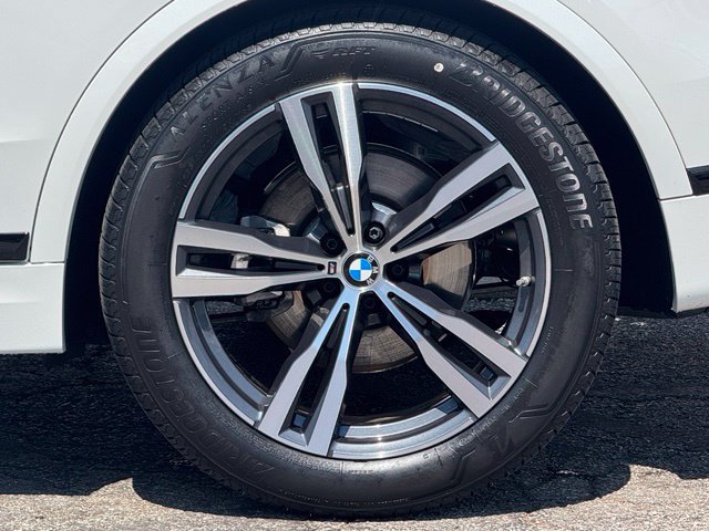 Certified 2025 BMW X7 xDrive40i w/ M Sport Package AWD/4WD image 4