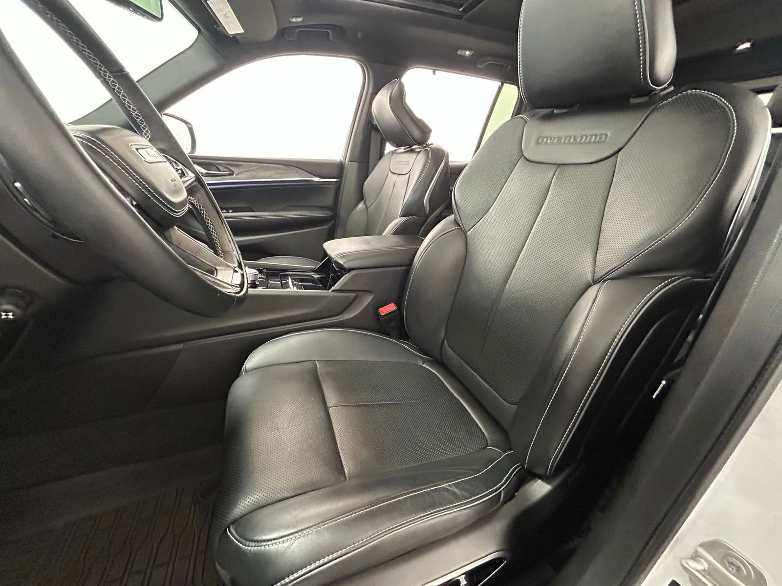 Used 2024 Jeep Grand Cherokee Overland w/ Adv Protech Group III image 32