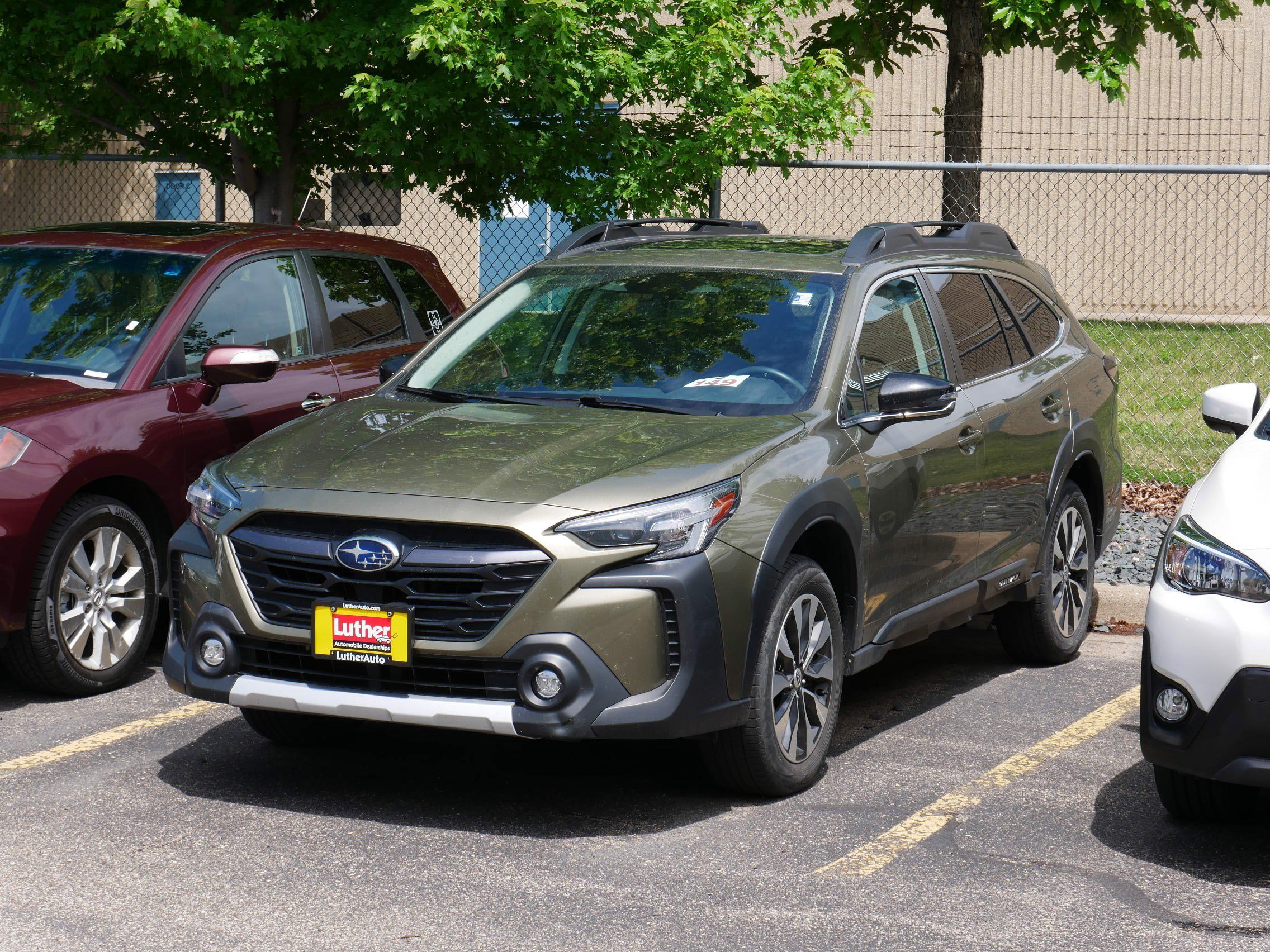 Used 2023 Subaru Outback Limited AWD/4WD image 3