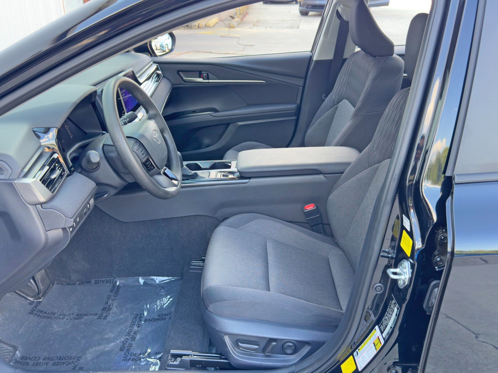 Used 2025 Toyota Camry LE w/ Convenience Package image 14