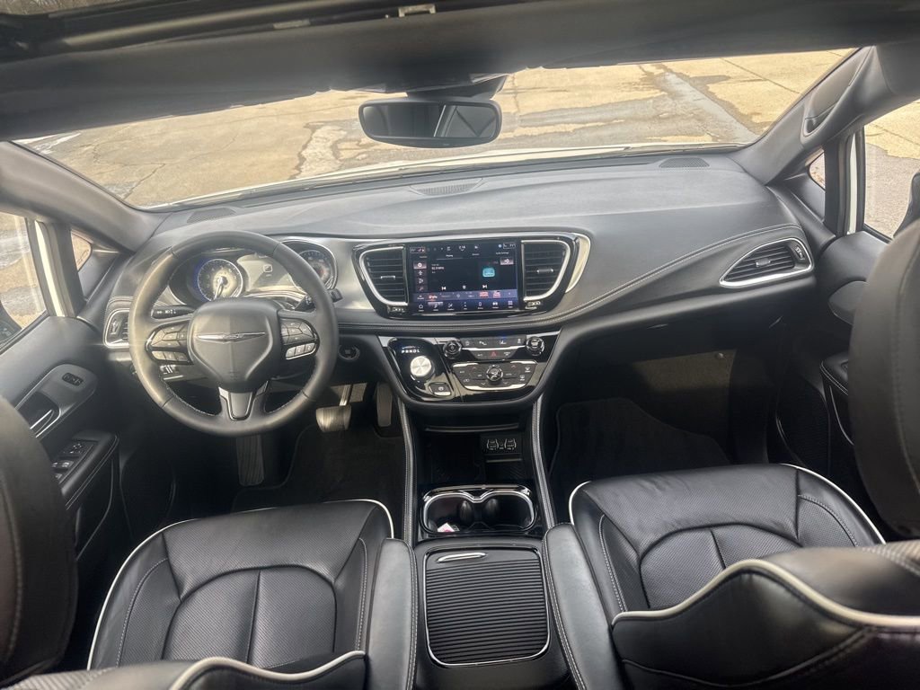 Used 2025 Chrysler Pacifica Limited FWD image 24
