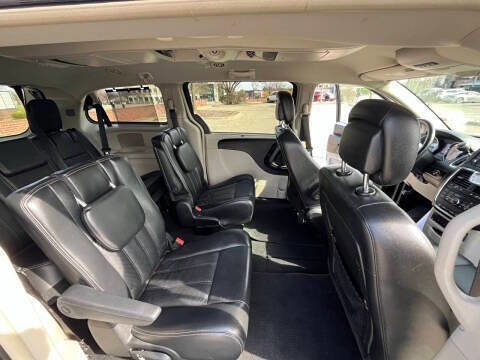 Used 2011 Chrysler Town & Country Touring-L w/ Entertainment Group #2 image 13