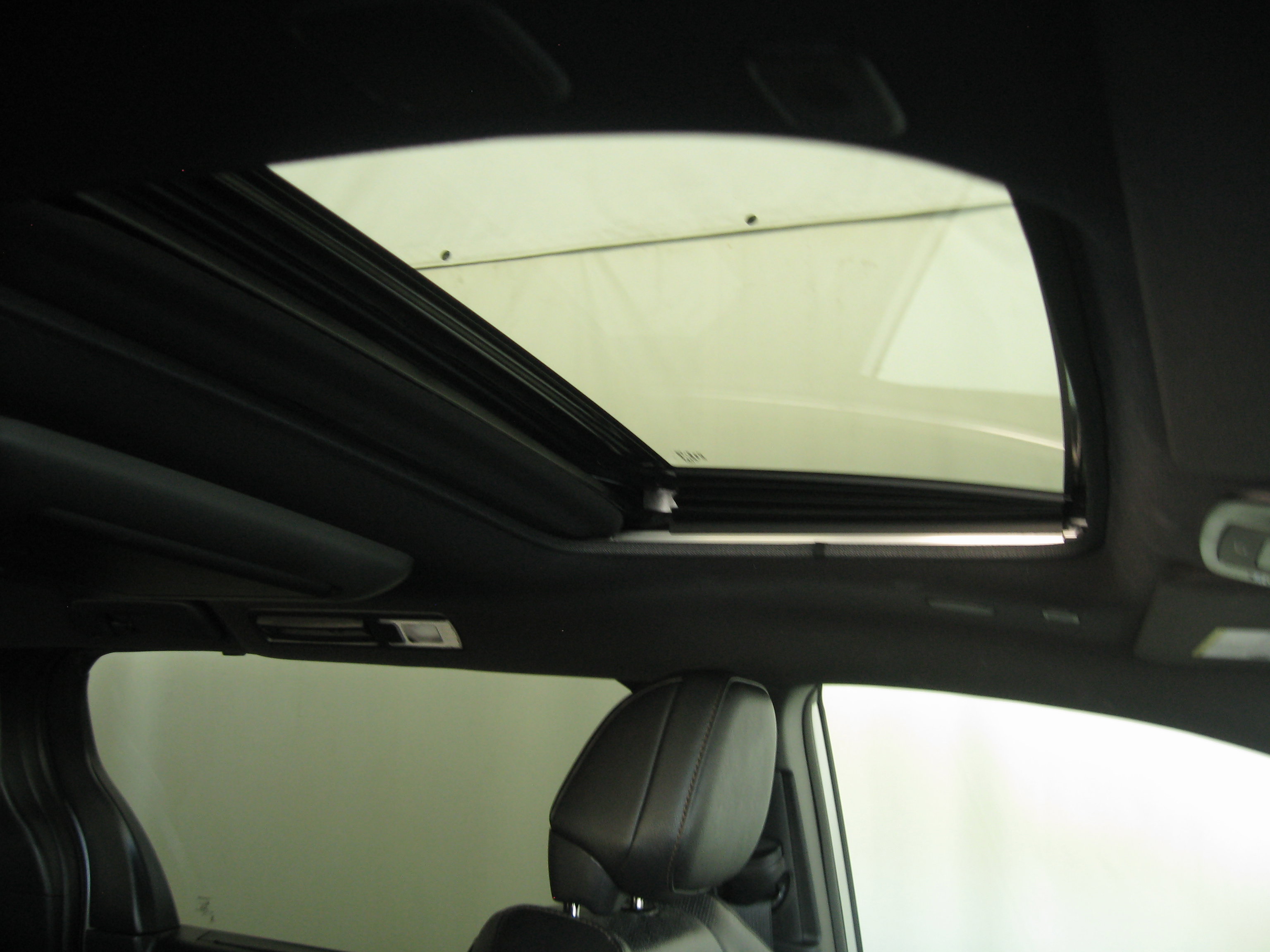 Used 2025 Toyota Sienna Platinum image 4