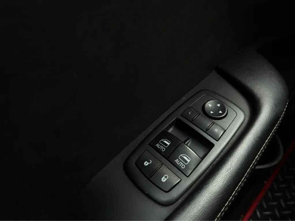 Used 2017 Dodge Challenger SRT Hellcat RWD image 9