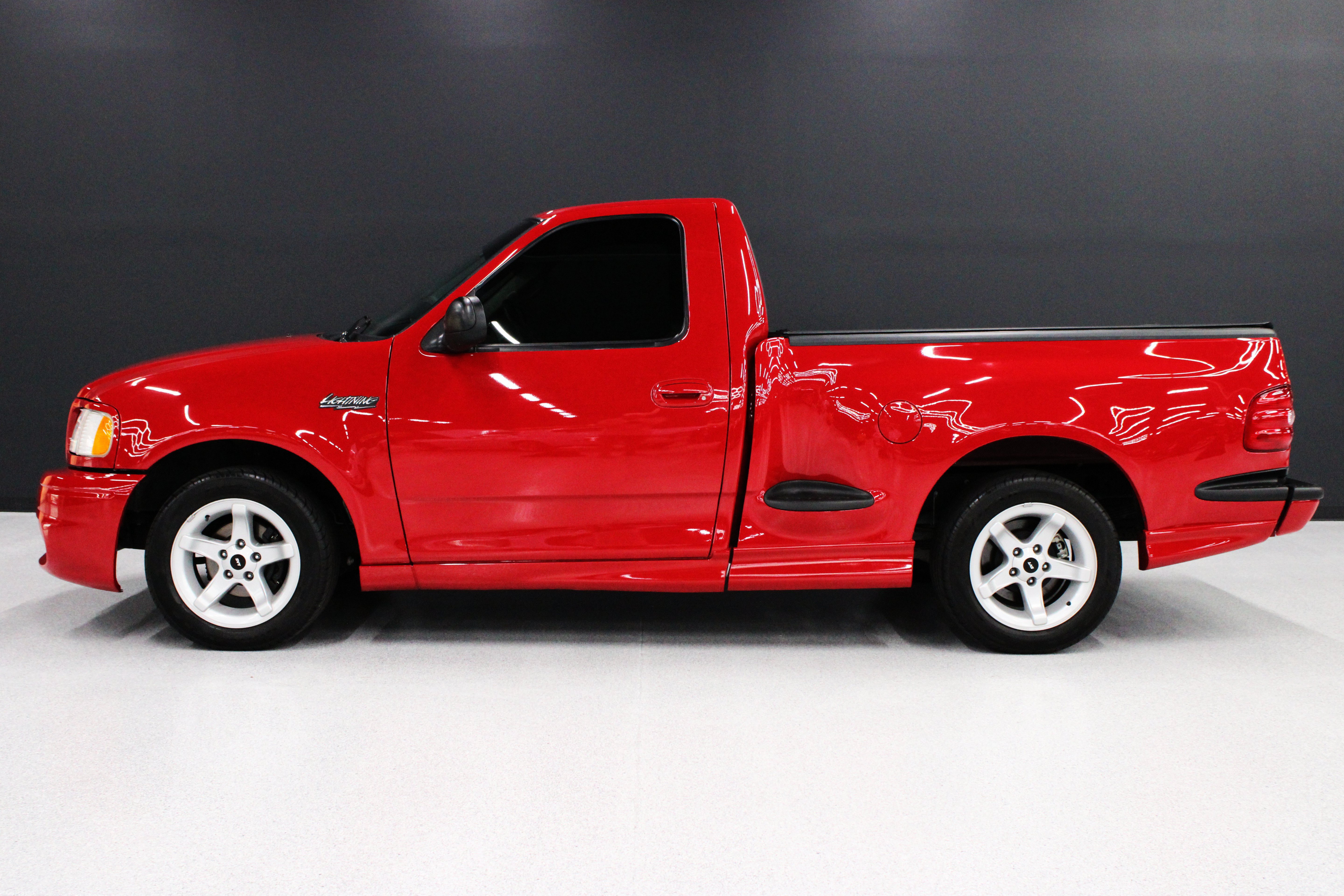 Used 1999 Ford F150 Lightning RWD image 24
