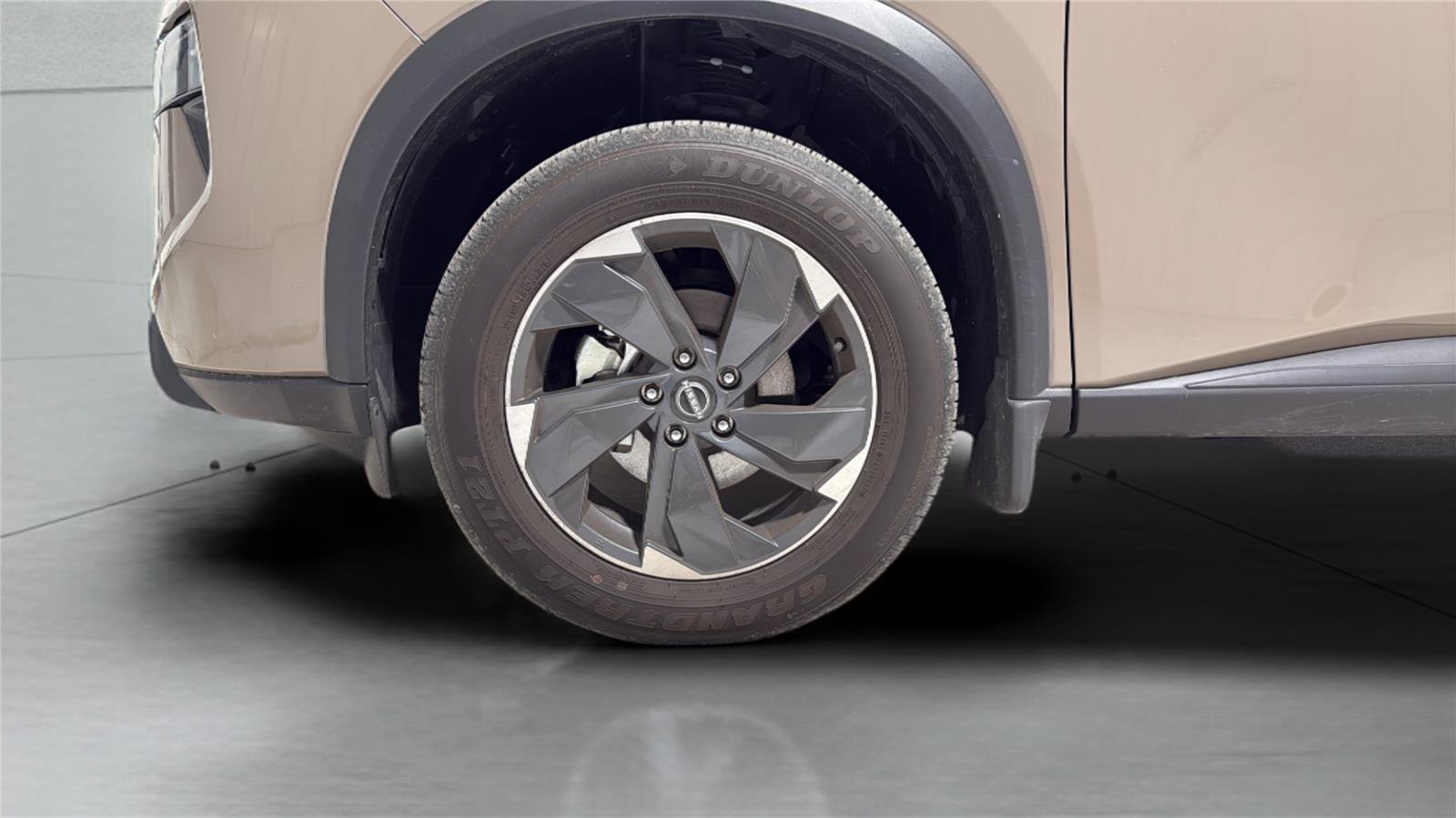 Used 2025 Nissan Rogue SV AWD/4WD image 25