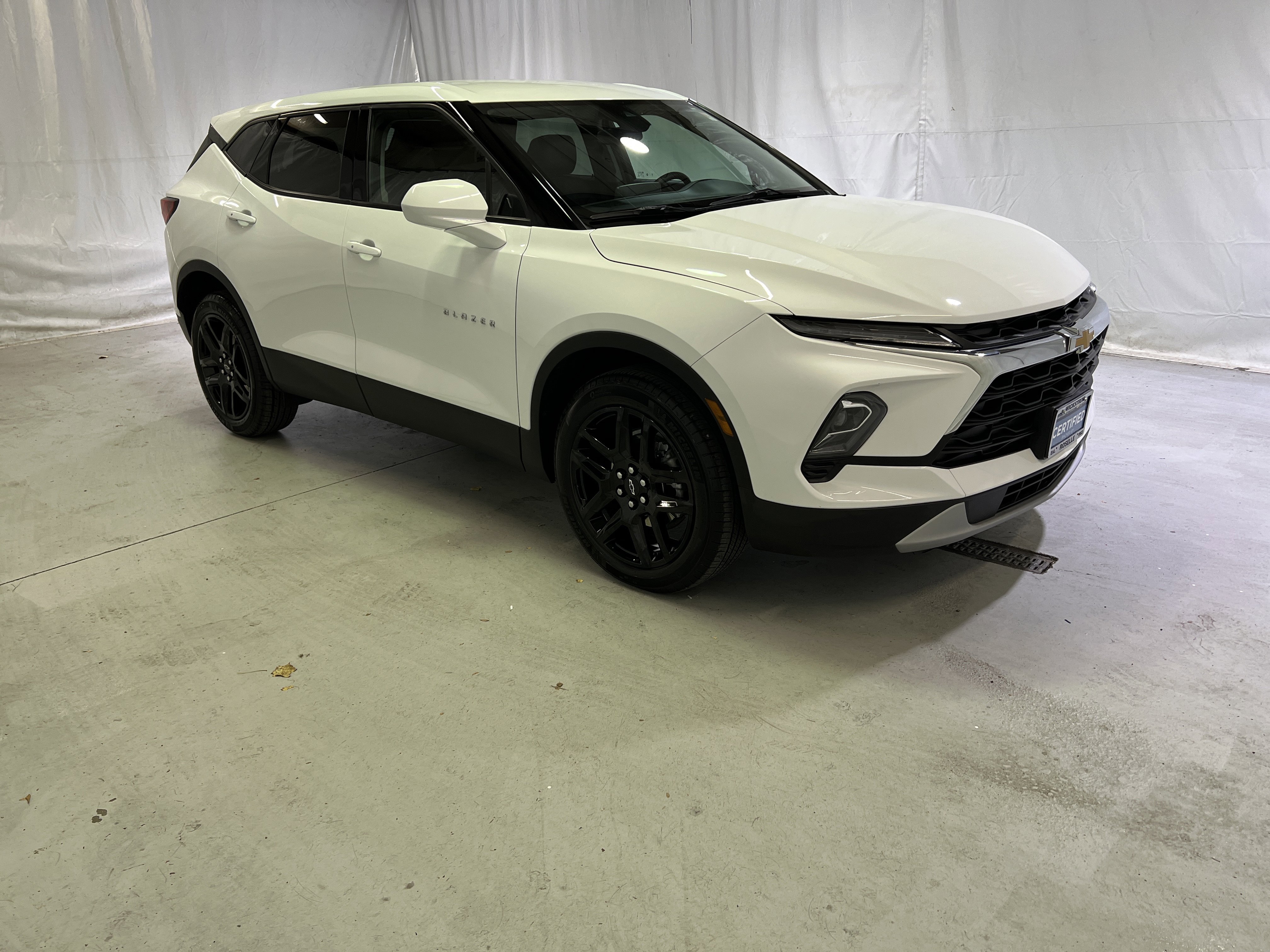 Used 2023 Chevrolet Blazer LT image 2