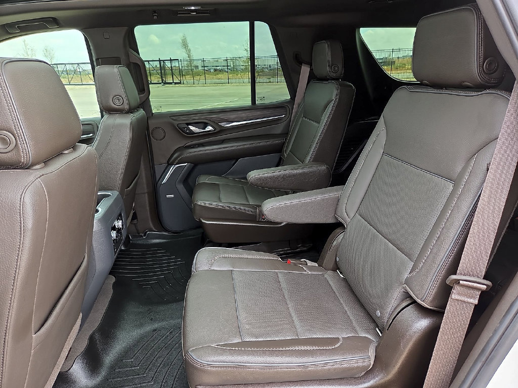 Used 2021 GMC Yukon Denali w/ Denali Premium Package AWD/4WD image 14