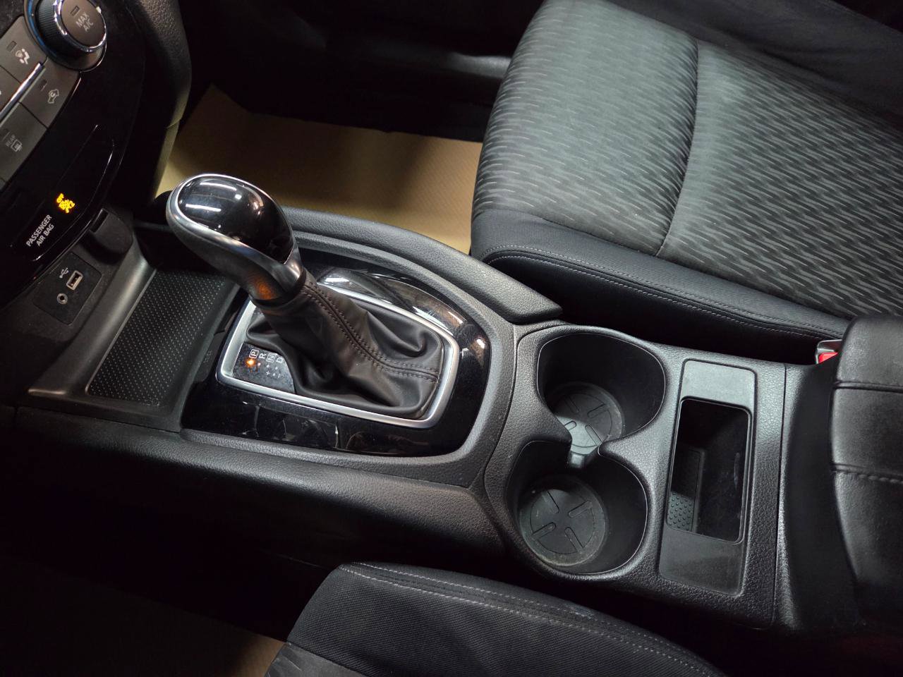 Used 2018 Nissan Rogue S image 26