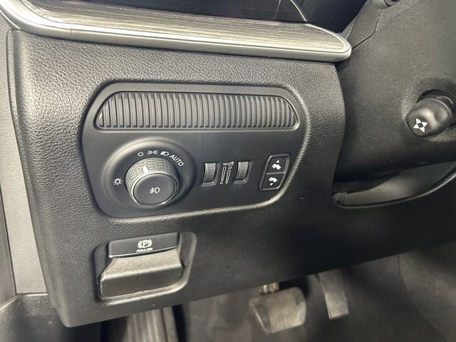 Used 2022 Jeep Wagoneer Series III w/ Premium Group I AWD/4WD image 18
