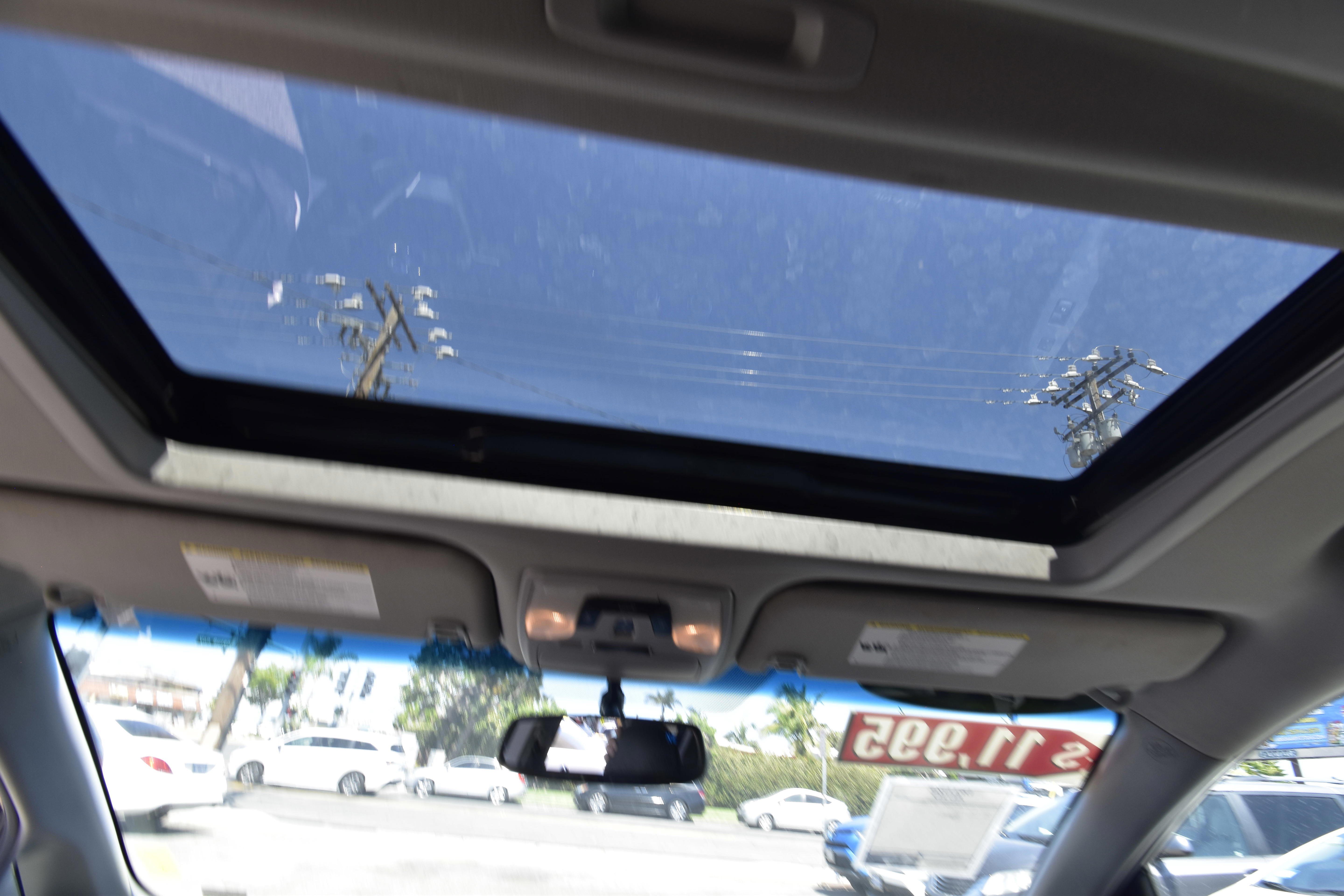 Used 2015 Toyota Sienna SE Premium FWD image 11